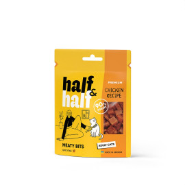 Лакомства для кошек Half&Half в форме мясных кусочков с курицей, 50 г